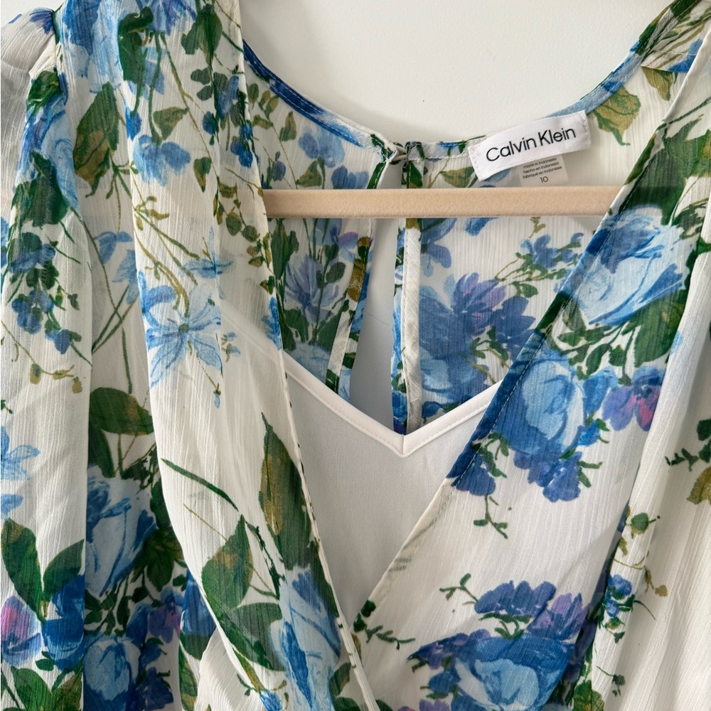 Elegant dress for beach party or wedding destination
